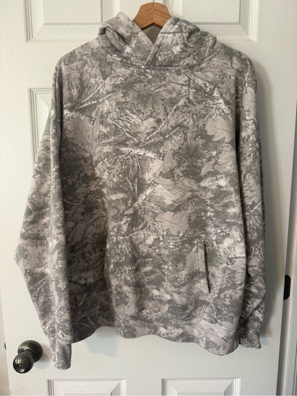 34. ARDENE CAMO HOODIE SZ L/XL